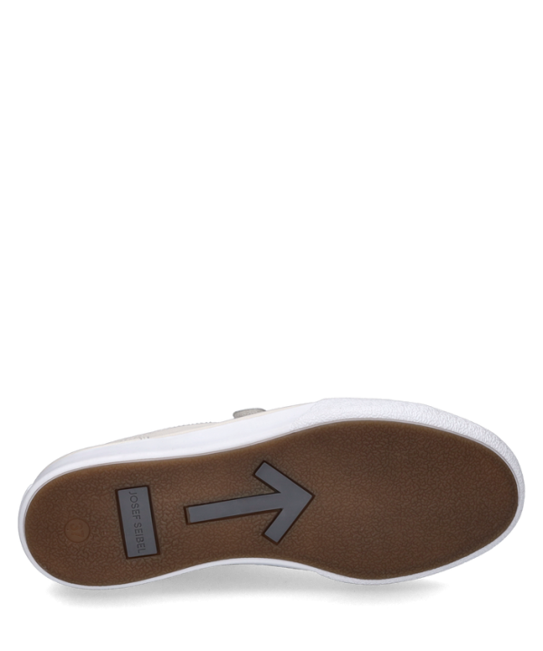 Claire 12 - Image 6