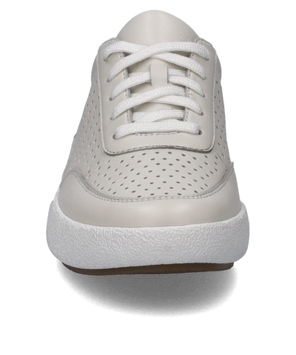 Claire 29 - Image 4