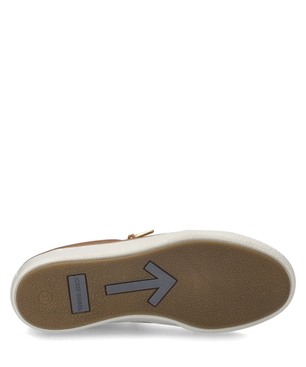 Claire 24 - Image 6